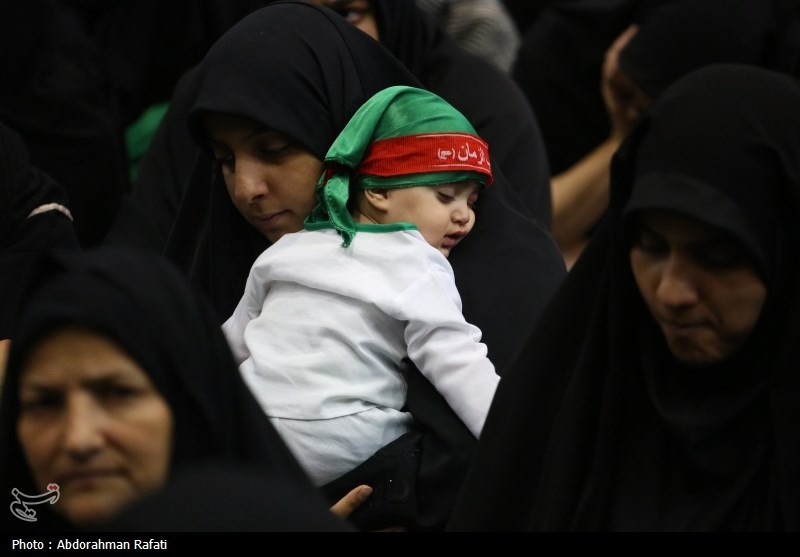 همزمان با فرارسیدن نخستین جمعه ماه محرم ۲۲ تير ۱۴۰۳ ، مراسم شیرخوارگان حسینی با حضور مادران و نوزادان در سراسر مصلاها‌ و مساجد جامع سراسر کشور برگزار شد.