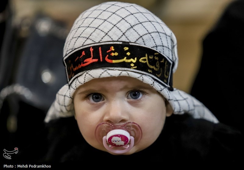 همزمان با فرارسیدن نخستین جمعه ماه محرم ۲۲ تير ۱۴۰۳ ، مراسم شیرخوارگان حسینی با حضور مادران و نوزادان در سراسر مصلاها‌ و مساجد جامع سراسر کشور برگزار شد.