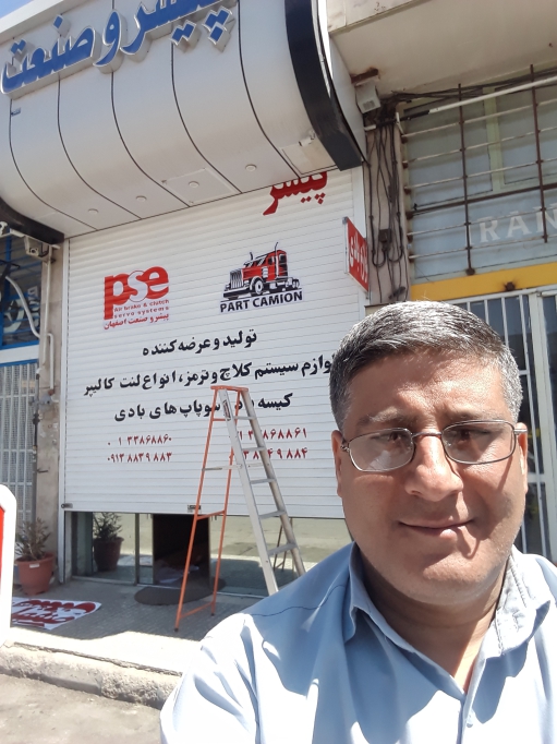 استیکر درب برقی + استیکر روی کرکره + نصاب استیکر + استیکر درب کرکره + تابلوساز حاجی پور